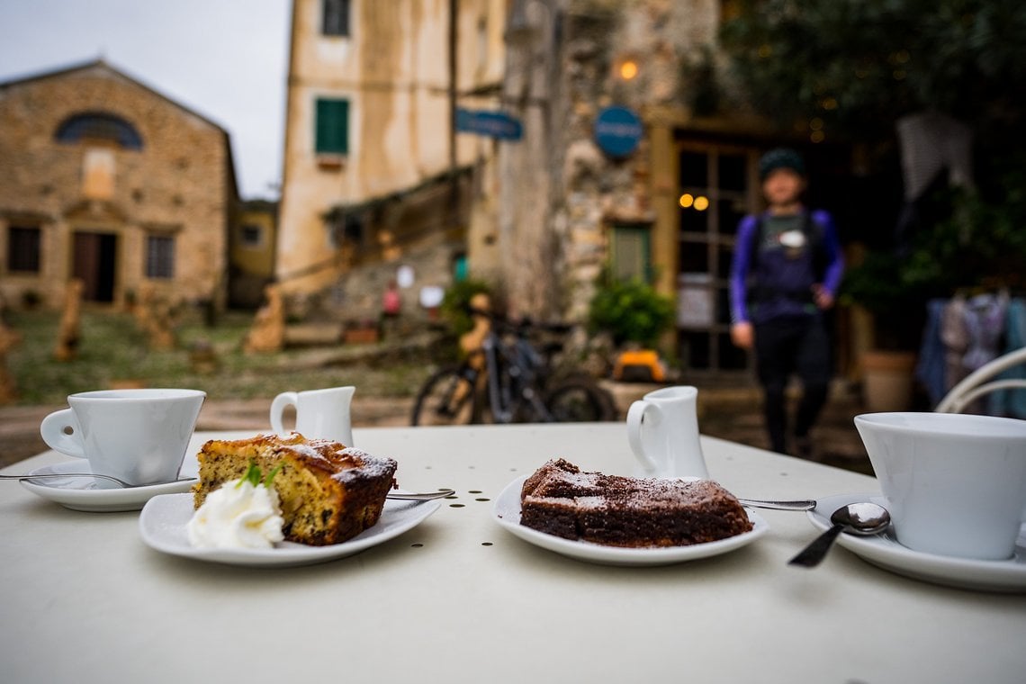 Caffè und Kuchen, die 1.: Diese Aussicht ist fast noch besser als der Meerblick.