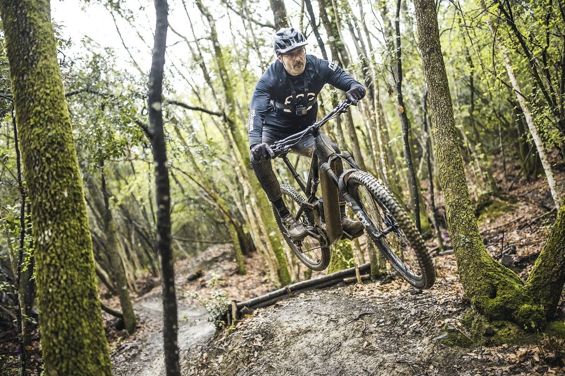 Unser Fluglehrer Mitch durfte das neue Canyon Neuron:ON CF schon probefahren.