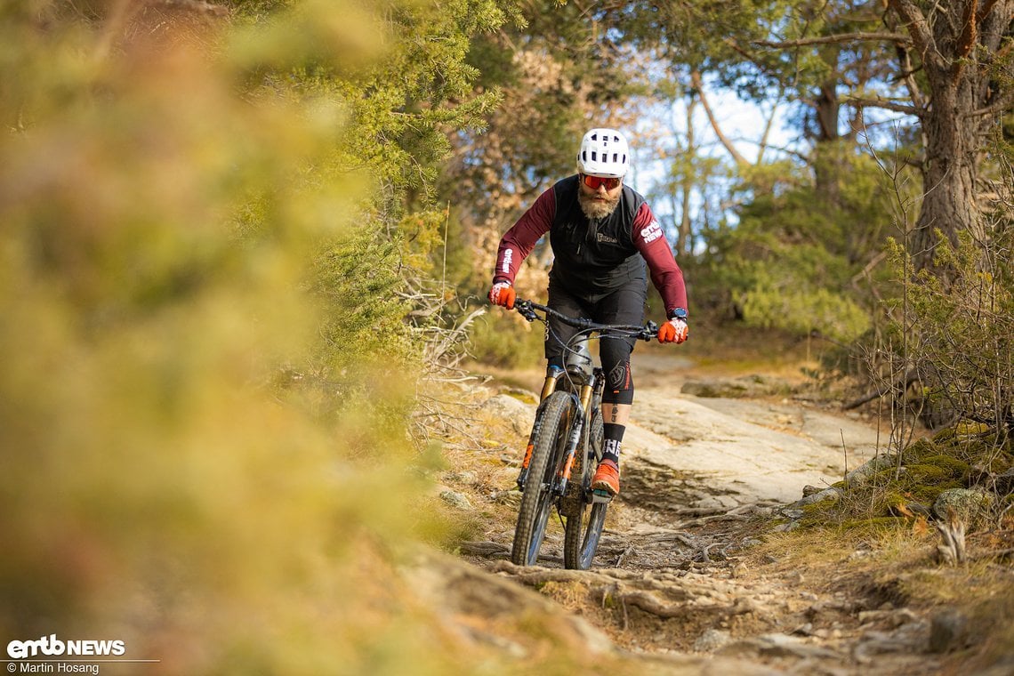 Im Downhill bewirkt das hohe Gewicht ein Fahrempfinden „wie auf Schienen“.