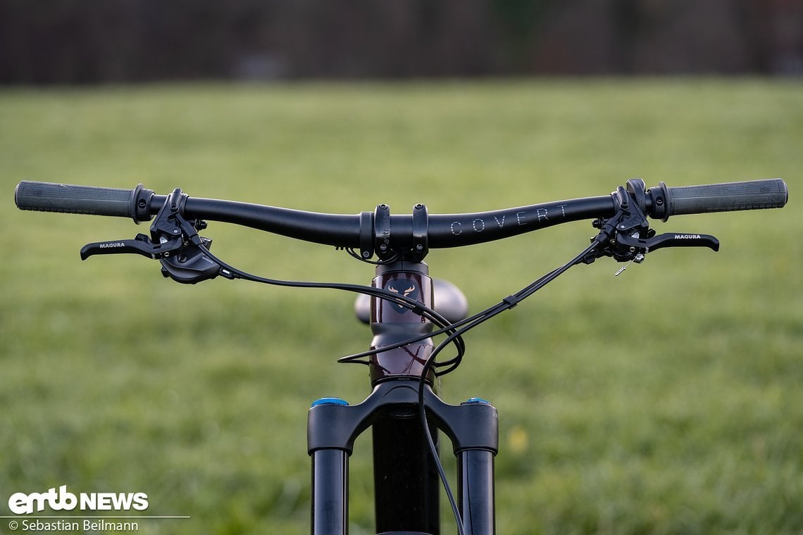 Das Cockpit stammt aus dem Hause e*thirteen und wirkt sehr aufgeräumt