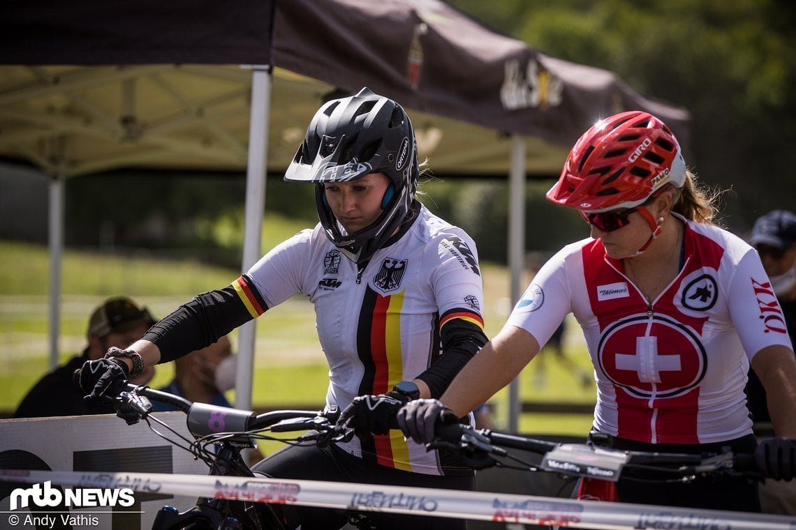 „Ey, welchen Motor fährst du denn?“ – könnte sich Katrin Stirnemann vor dem Start denken.