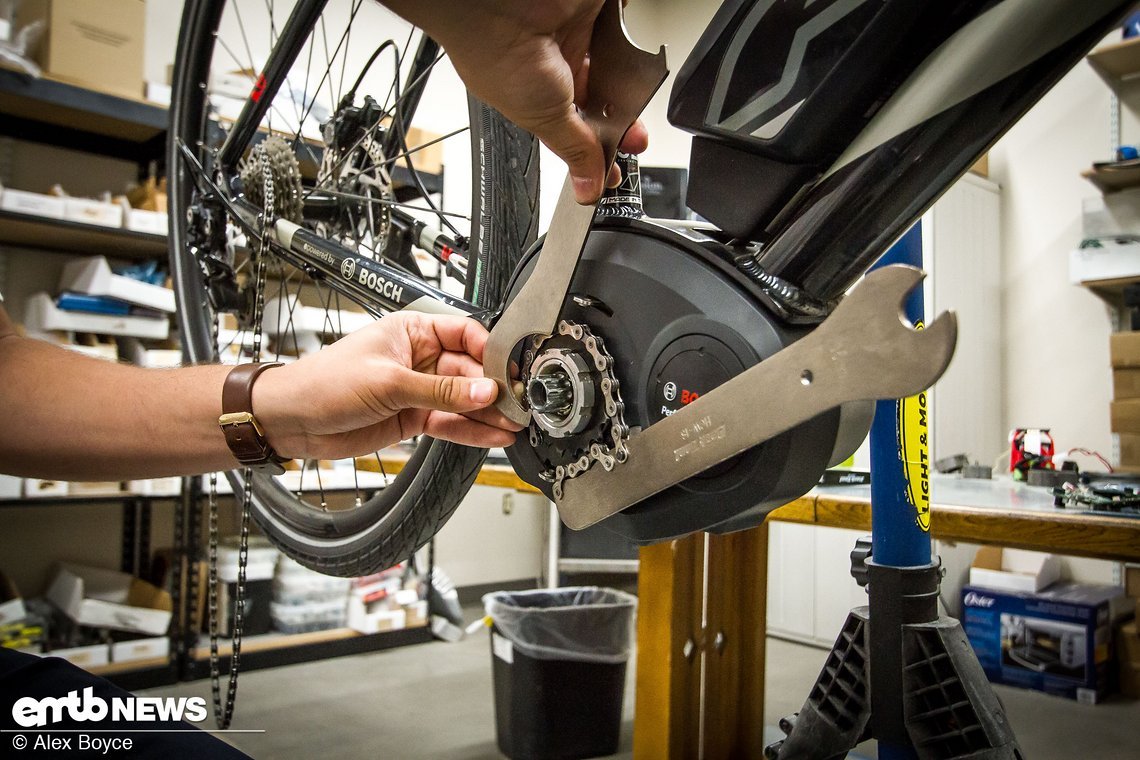 Mit diesem Werkzeug wird der Sicherungsring abgezogen.