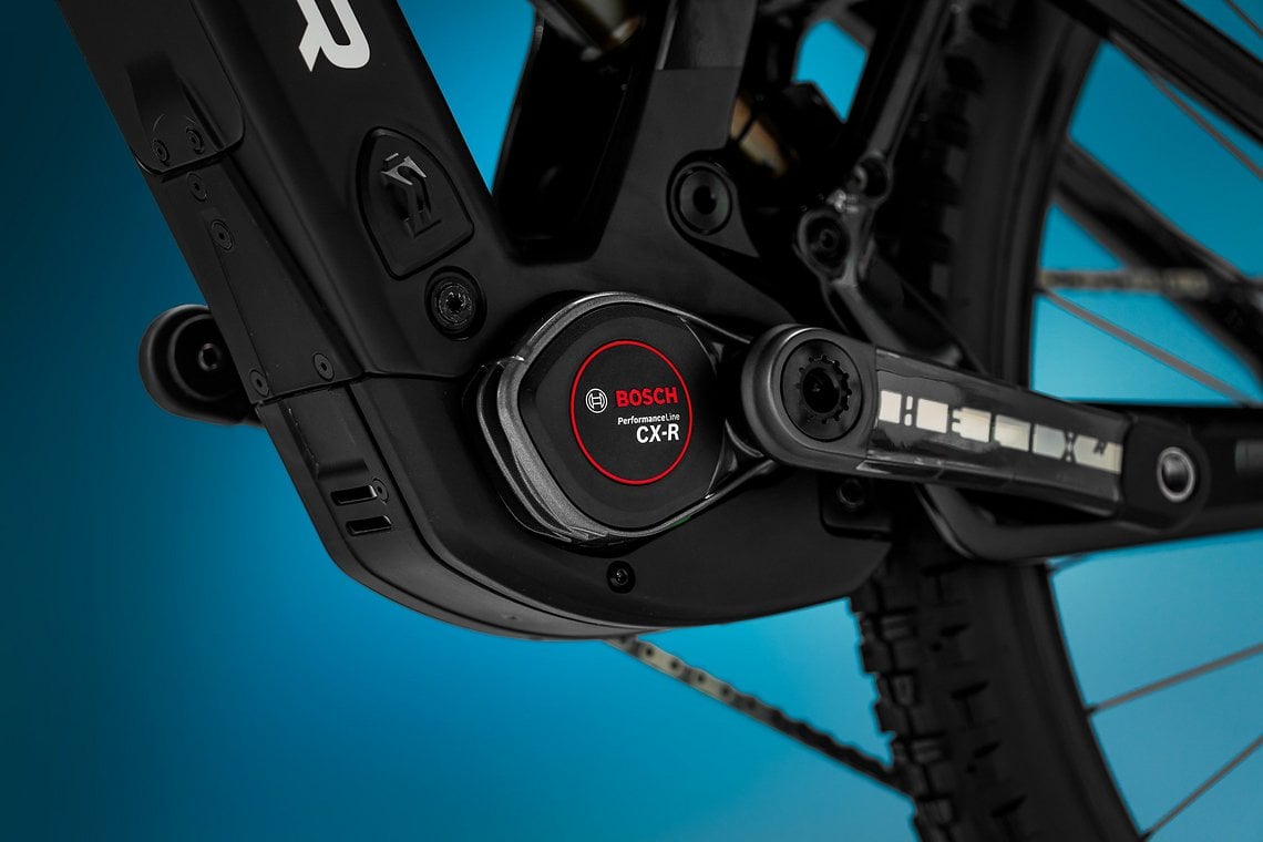 Der neue CX-Race-Motor soll 200 g leichter sein, kommt mit Race-Modus und passt sich durch die hochauflösende Sensorik präzise an die Fahrsituation an.
