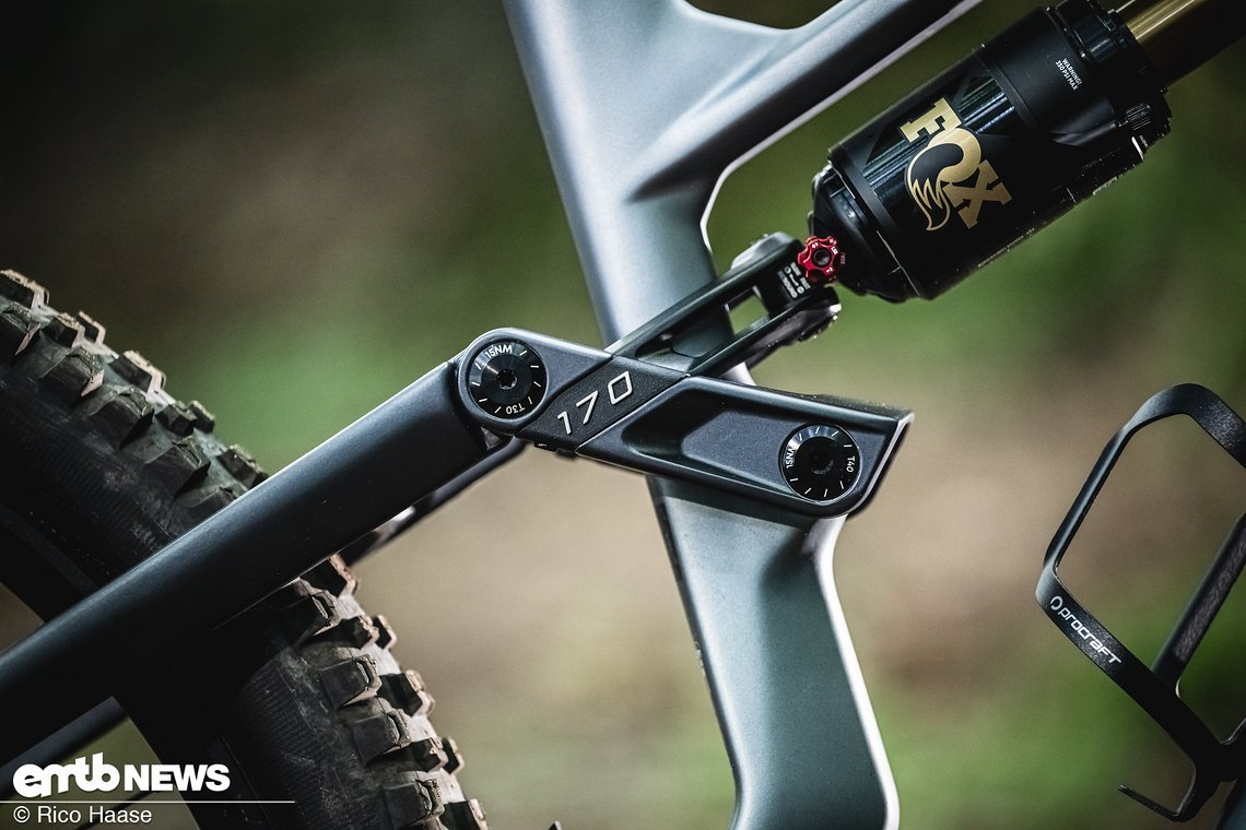 Der Hinterbau verfügt über 170 mm Federweg.