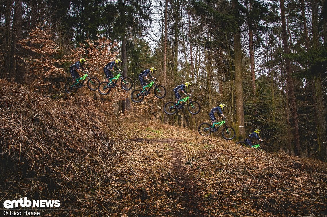 Unser Tester geht steil und lernt dem Specialized Kenevo FSR Expert das Fliegen