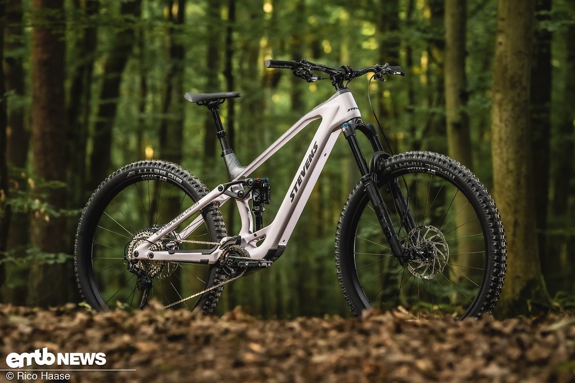 Stevens E-Maverick ED 9.4.3 – ein langhubiges All-Mountain mit leichtem Carbonrahmen und Motorsystem von TQ Systems.