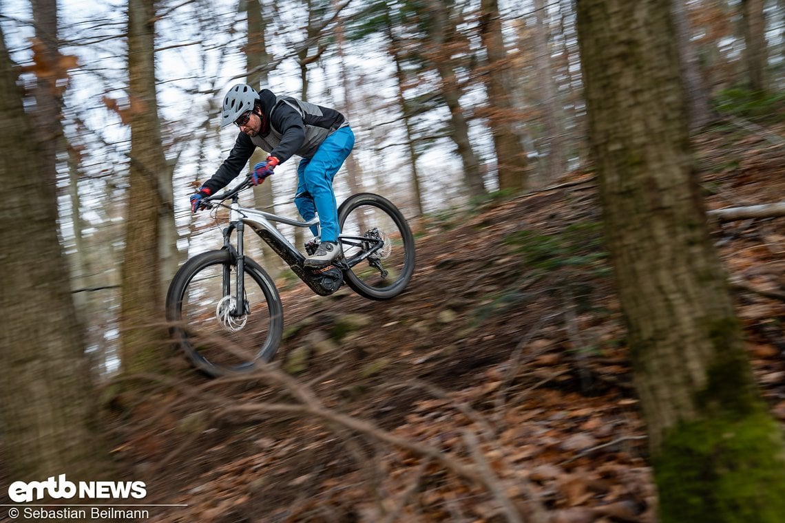 Mit dem Giant Trance X E+ 1 direkt in der Falllinie auf dem S2-Trail.