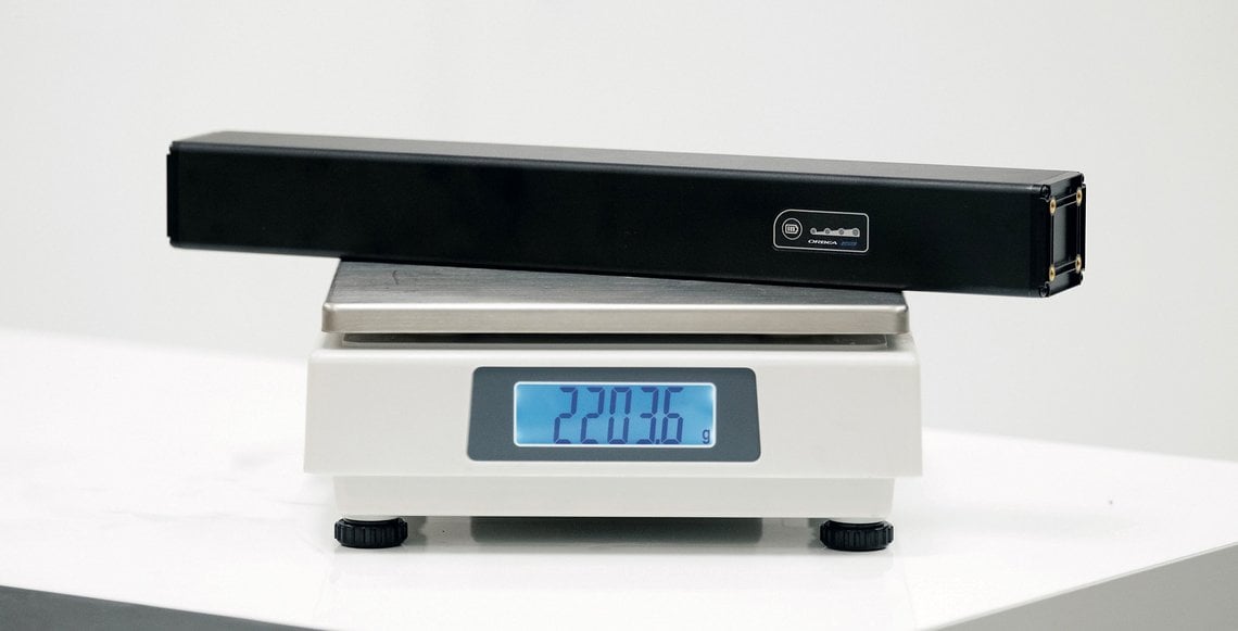 Der alte 360-Wh-Akku wog 2203 Gramm.