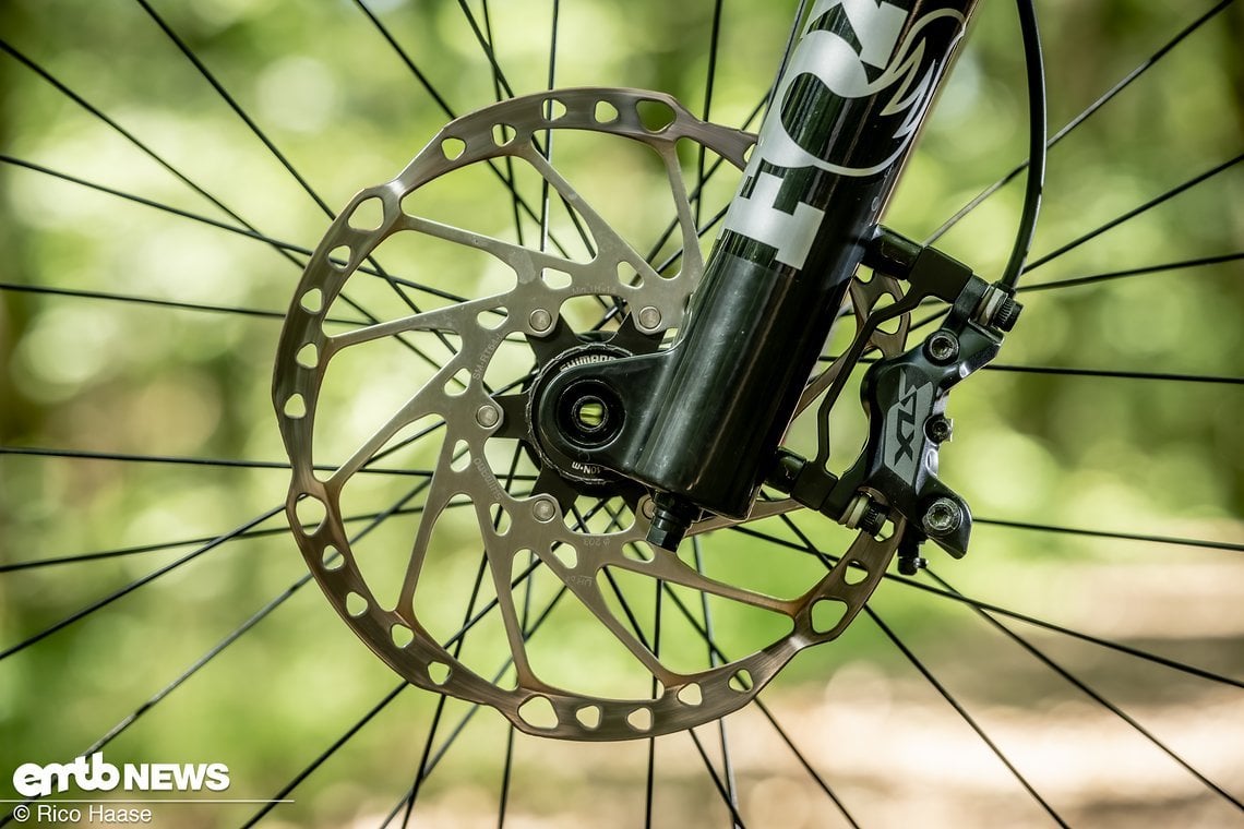 An unserem Testmodell bremst eine Shimano SLX-Bremse.