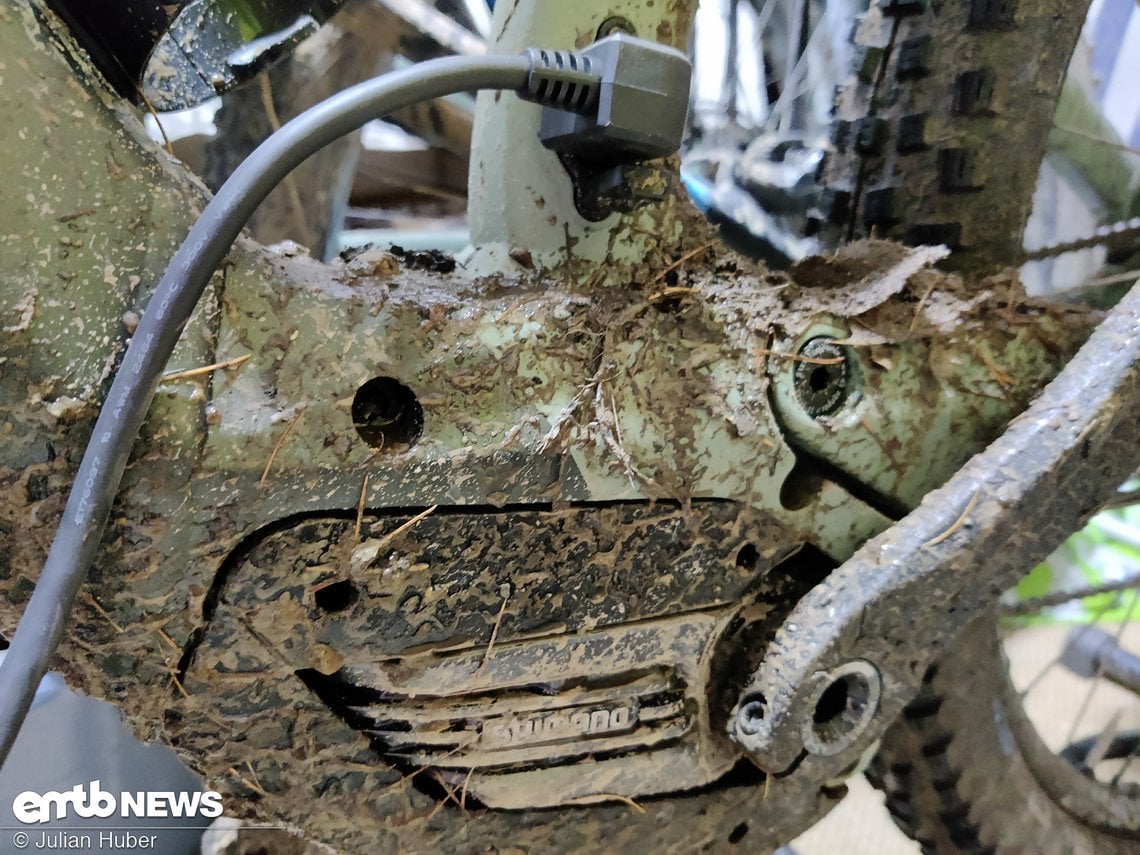 Nach dem Einsatz bleibt die Ladebuchse durch die geschützte Position sauber.