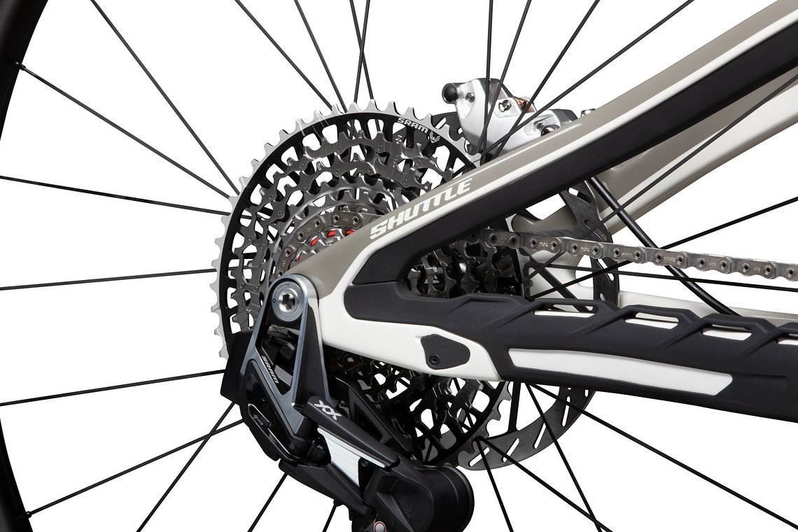 Die Motorkraft wird von einer SRAM Eagle T-Type Transmission übertragen.