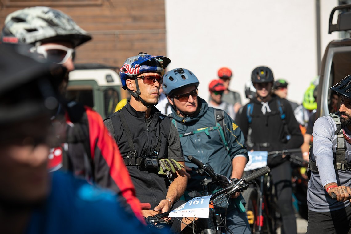 Aufmarsch von MTB-Legenden, hier Marco Fontana