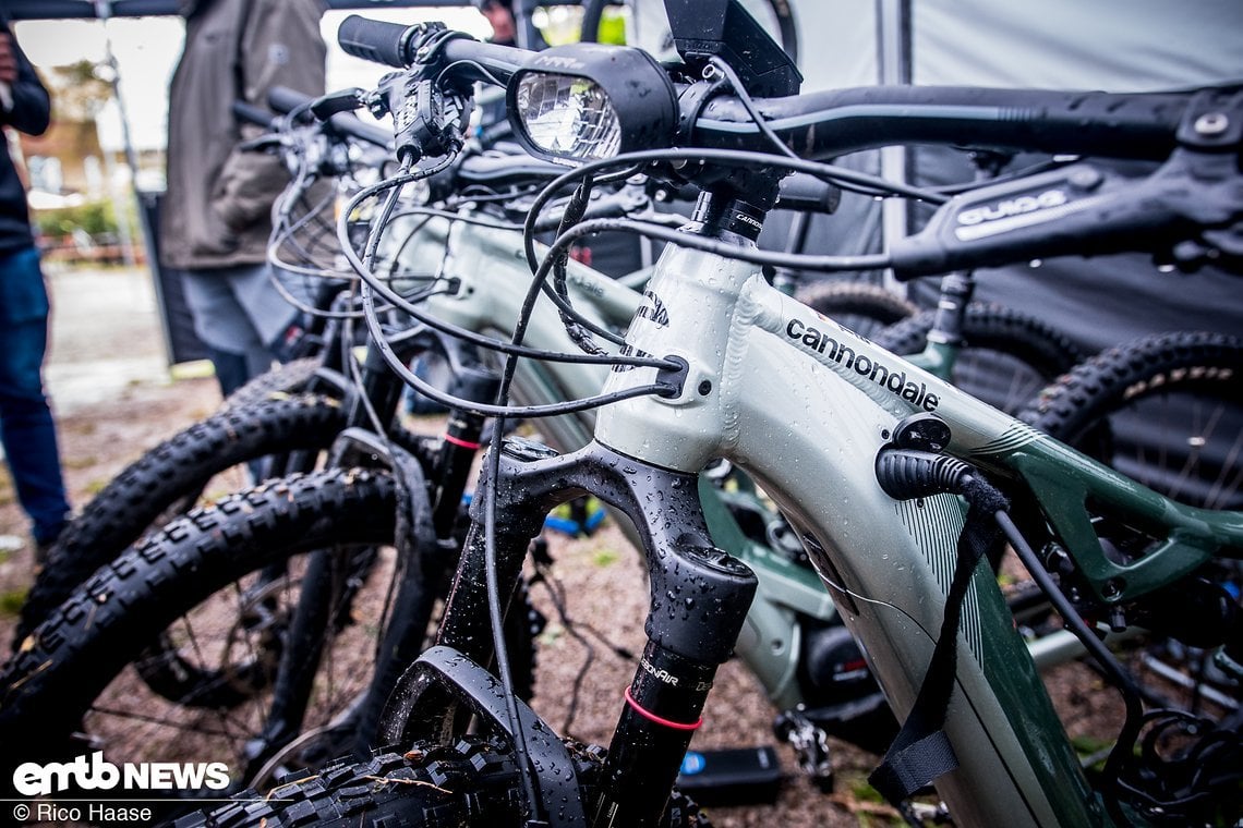 Bei Cannondale am Stand wurden die Testräder im Akkord verliehen und geladen