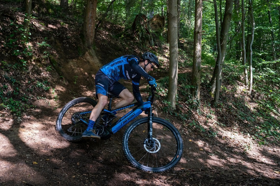 Markus legt das IF-2 Fully in die Kurve und hat sichtlich Spaß dabei