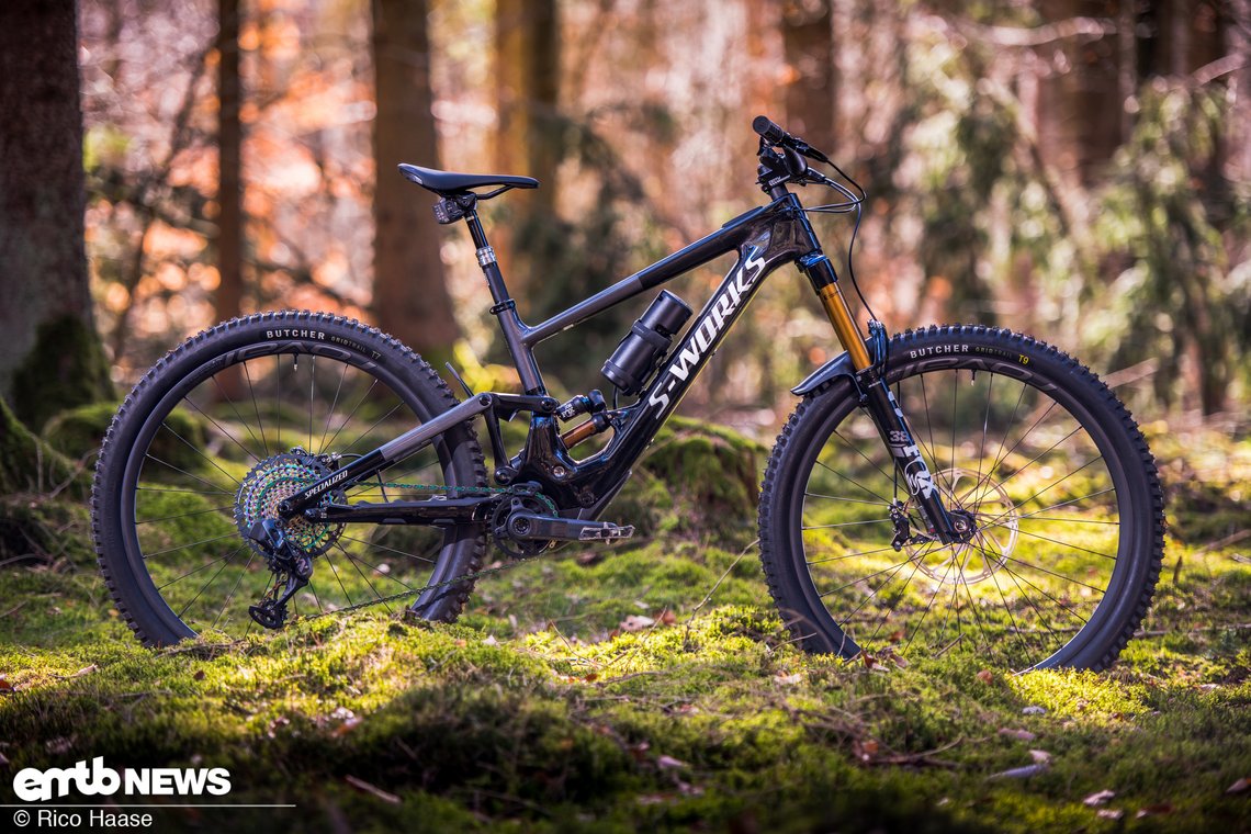 170 mm Federweg – optisch ans beliebte Specialized Enduro angelehnt – das Kenevo SL ist gemacht für ruppige Trails, schreckt aber auch vor Sprüngen nicht zurück.