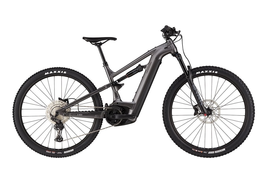 Mit dem Cannondale Moterra Neo 4 gibts direkt eine Edelmarke für euch – ausgestattet mit dem Bosch CX Gen4 und dem 150/150 mm RockShox Fahrwerk gibts das E-Trail-Bike für 4.899 €.