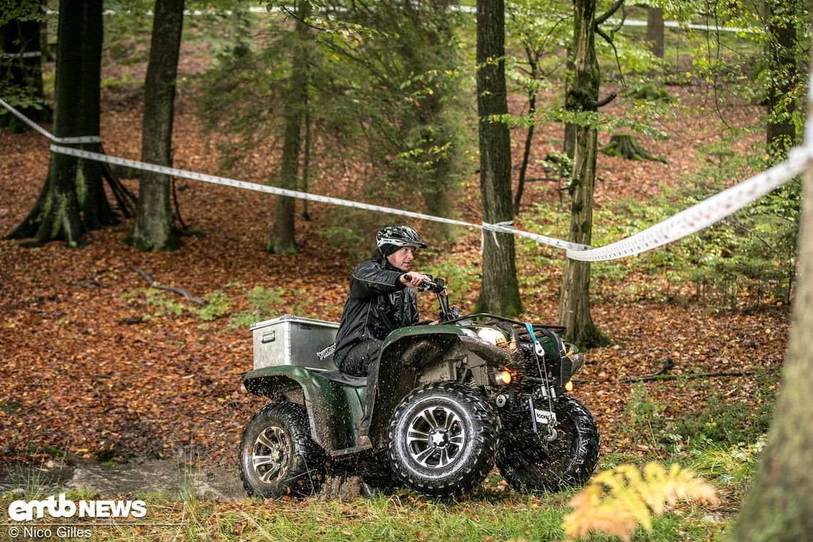 Sven Schreiber checkte auch während des Rennens die Stages und war permanent im Einsatz