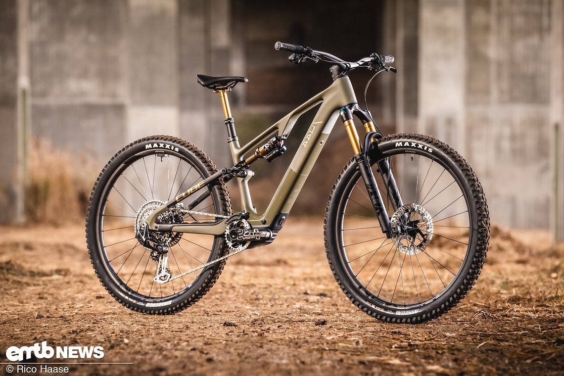 Das Cube AMS Hybrid ONE44 Super TM ist das Topmodell der leichten Trainbike-Familie.