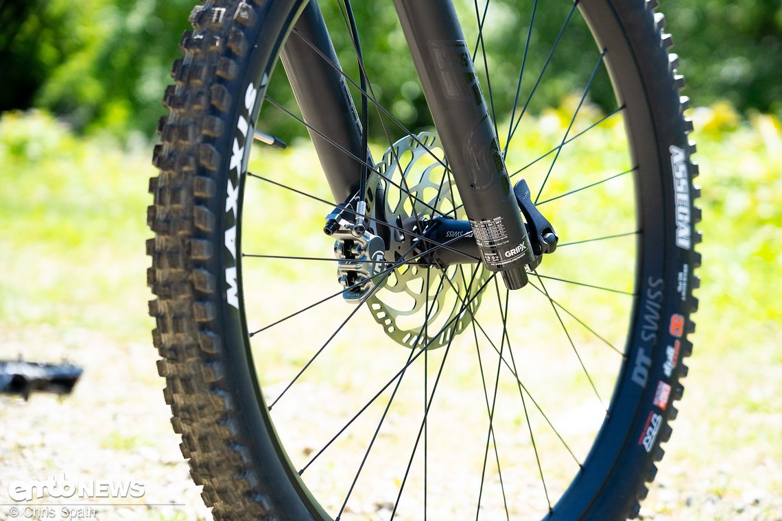 Gebremst wird mit der Magura MT7 mit 203 mm Scheiben vorne und hinten