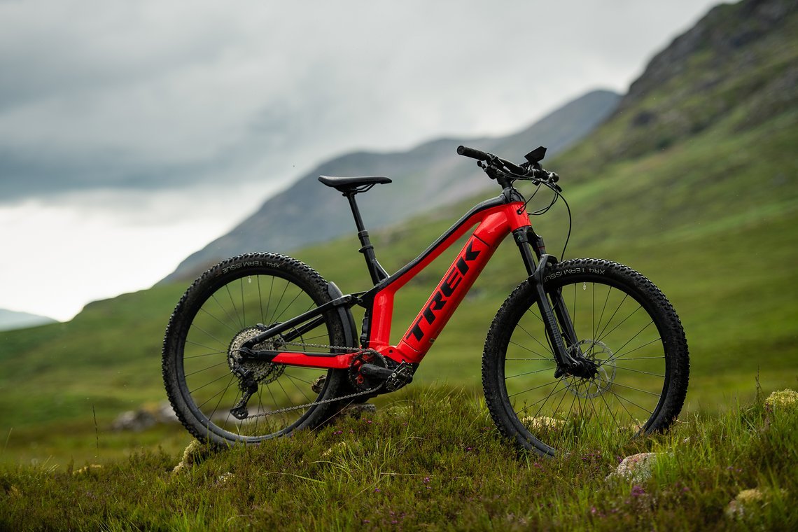 Das neue Trek Powerfly FS möchte als komfortabler Allrounder punkten