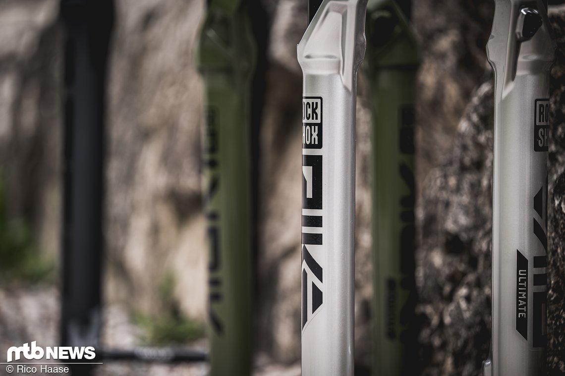 Während die neue RockShox Pike wieder in Polarsilber kommt, erstrahlt ...