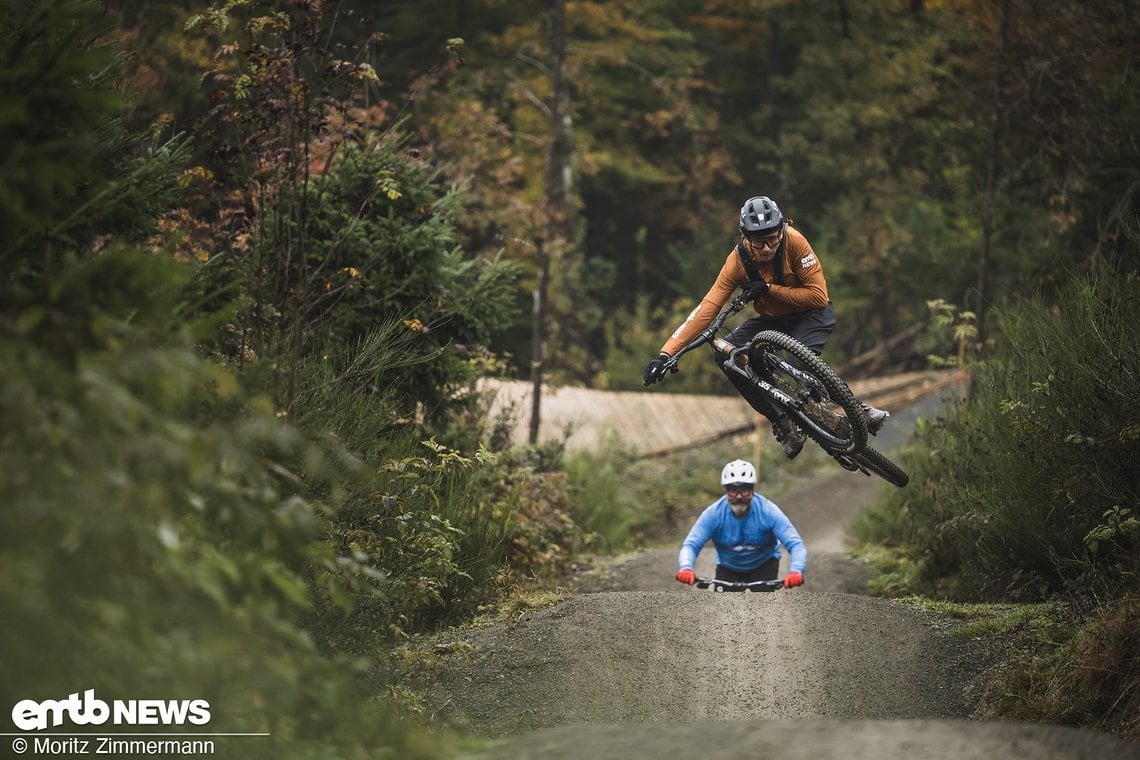Ein Kontrastprogramm aus Sprüngen und natürlichem Untergrund gab es für das Spaßrad.