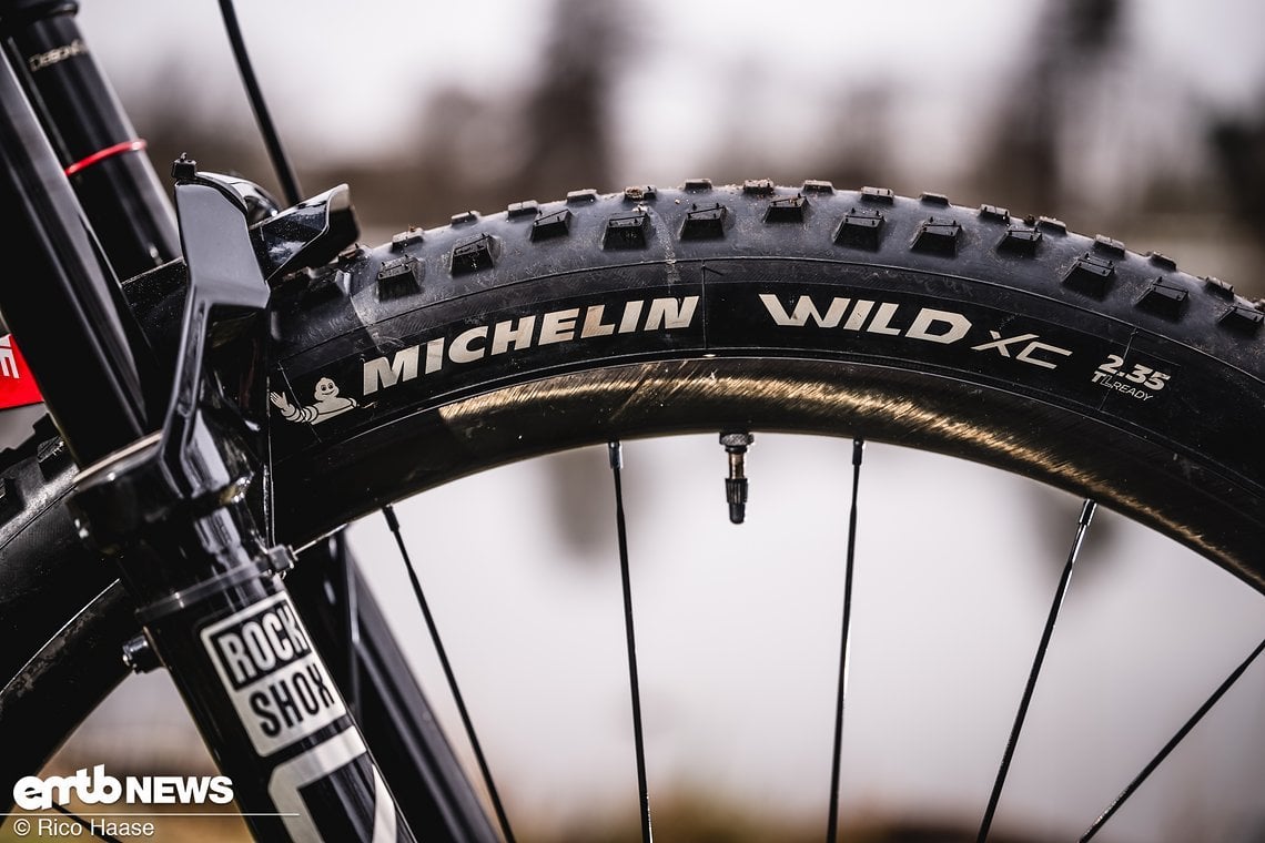 Reifen vorn: Michelin Wild XC 29″ x 2,35.