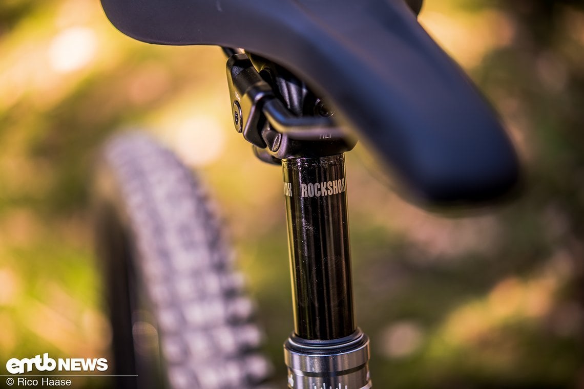 ... auf einer RockShox Reverb AXS-Sattelstütze