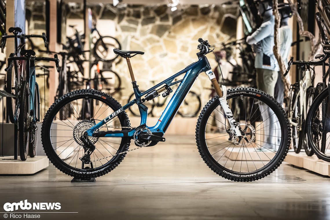 Cube Stereo Hybrid ONE77 in der Actionteam-Version: Sicher eine der spannendsten E-Bike-Neuheiten 2025 von Cube.