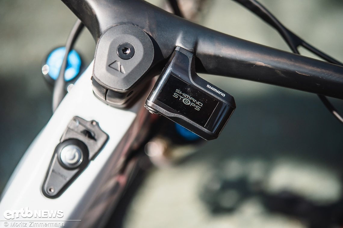 Das Shimano-Display wird direkt an die Lenker-Vorbau-Einheit montiert