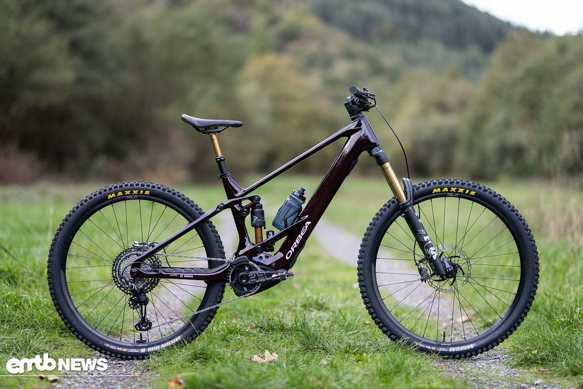 Schon im Stand wirkt das neue Orbea Wild schnell, dynamisch und potent.