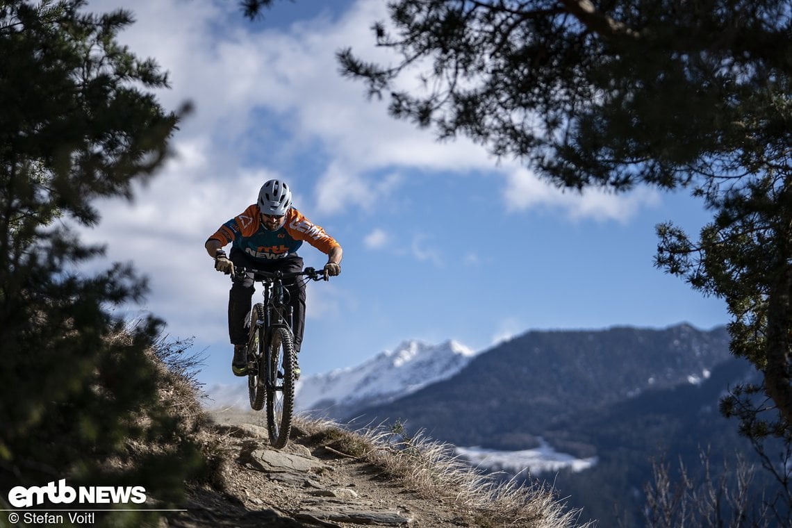 Balance und Kontrolle machen Spaß und motivieren, das E-MTB laufen zu lassen.