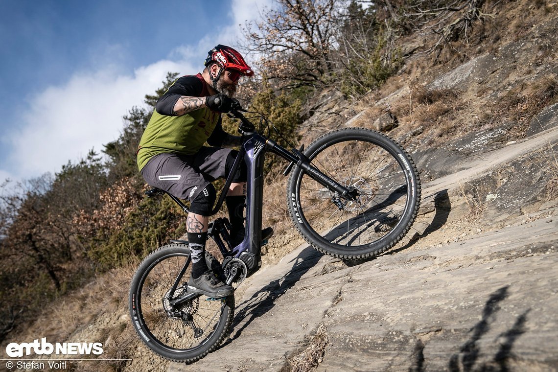 Im steilen Uphill kommt das Merida E-MTB mit seinem kleinen Hinterrad schnell an die Grenzen.