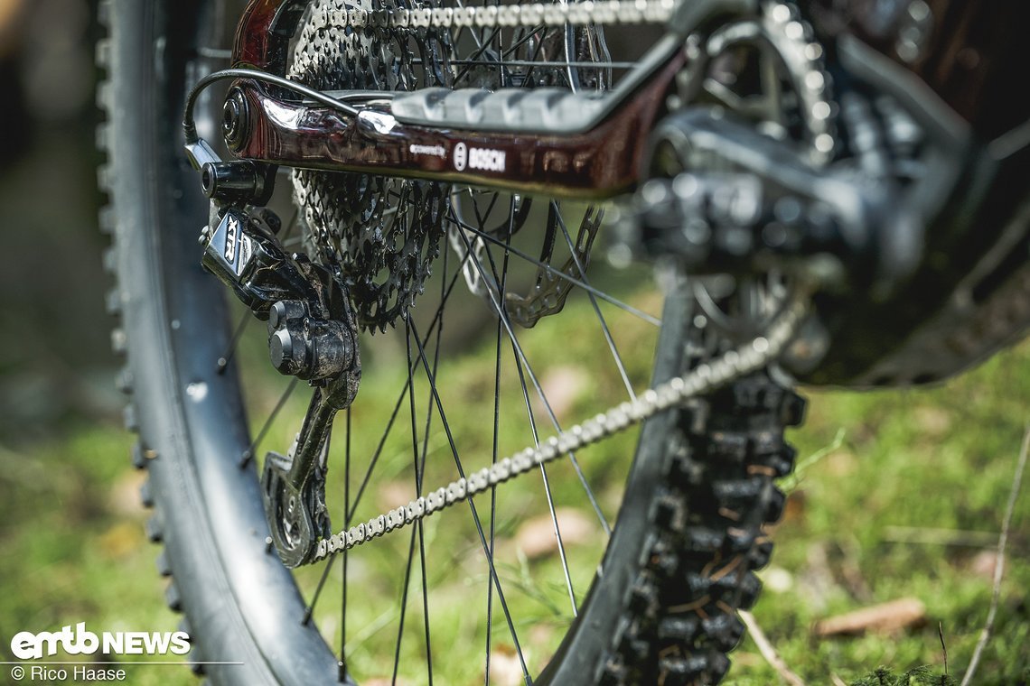 Das Shimano XTR-Schaltwerk wechselt die Gänge präzise und smooth.