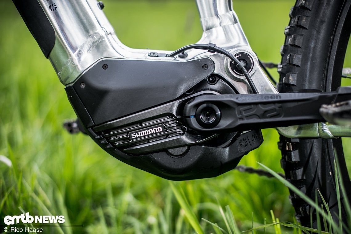 Der Shimano EP8-Motor, welcher im Commencal Meta Power 29 TR Signature verbaut ist, schiebt ordentlich an und hat ein max. Drehmoment von 85 Nm