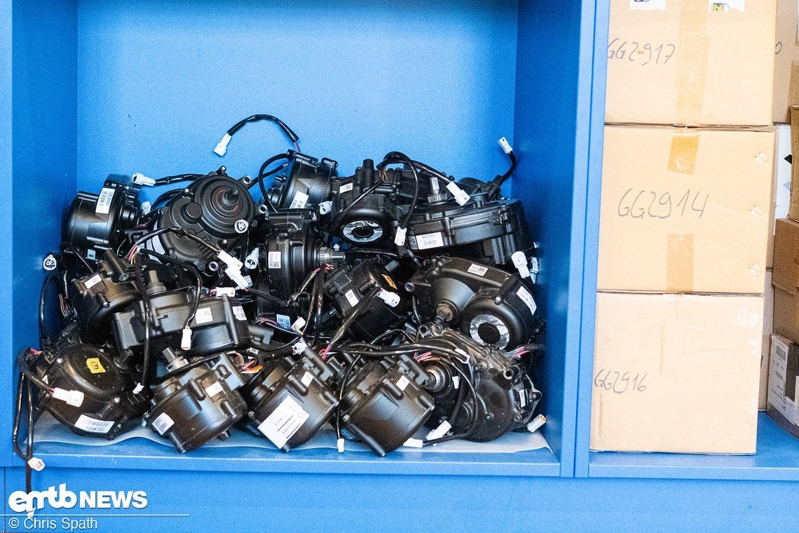 Schäden, die während der Gewährleistungspflicht entstehen, werden durch Neuteile ersetzt.