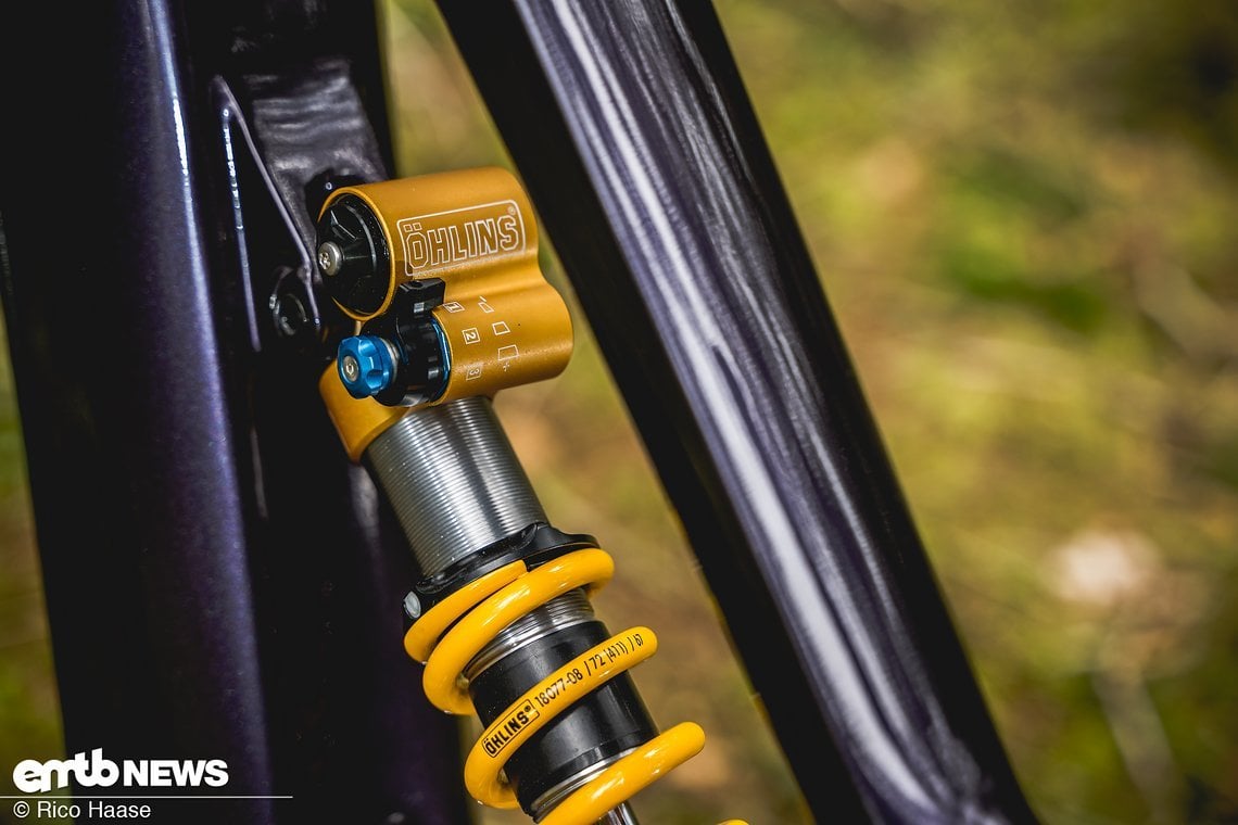 ... Öhlins TTX22 M-Stahlfederdämpfer für Traktion, Komfort und Grip.