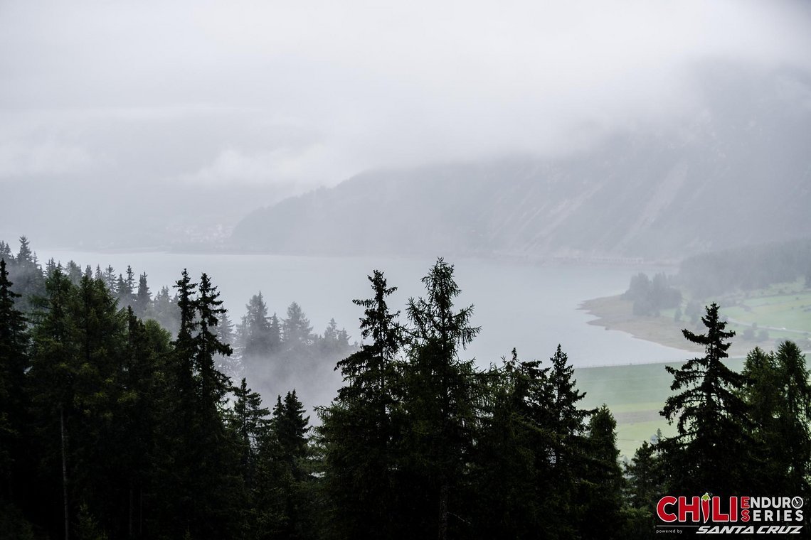 Mieses Wetter macht die anspruchsvollen Trails noch schwieriger.