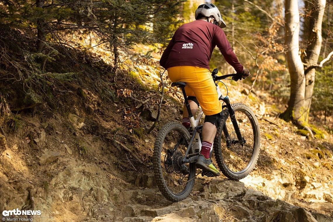 Die Uphill Eigenschaften sind für ein Mullet-E-MTB sehr ausgewogen.