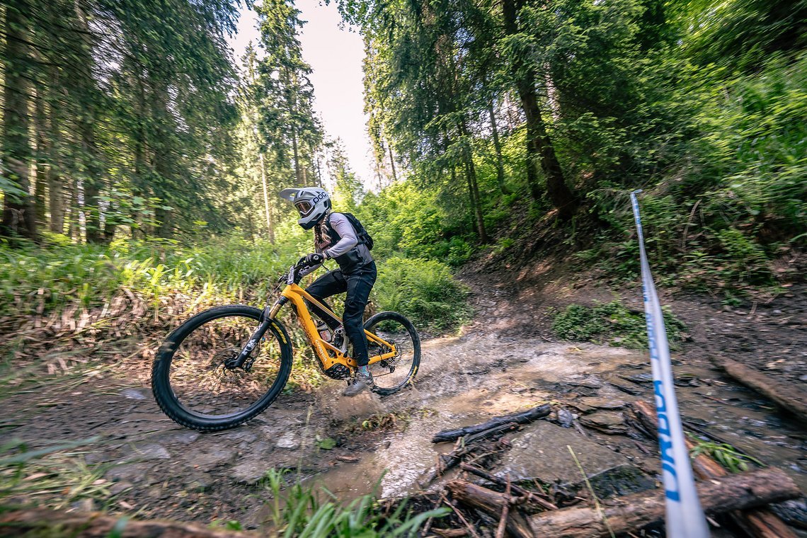 Samira konnte sich eine Wildcard sichern und das Orbea Wild direkt im Renneinsatz testen
