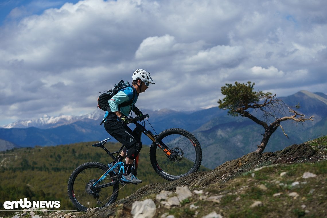 Dank Motor purzeln die Höhenmeter nur so und die Strecke kann fast ausschließlich auf Trails gefahren werden