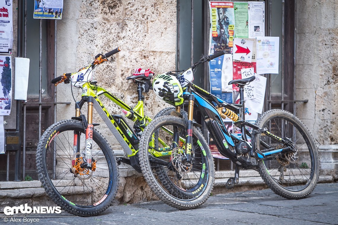 Die Fahrer tunen ihre Bikes bis zum Anschlag