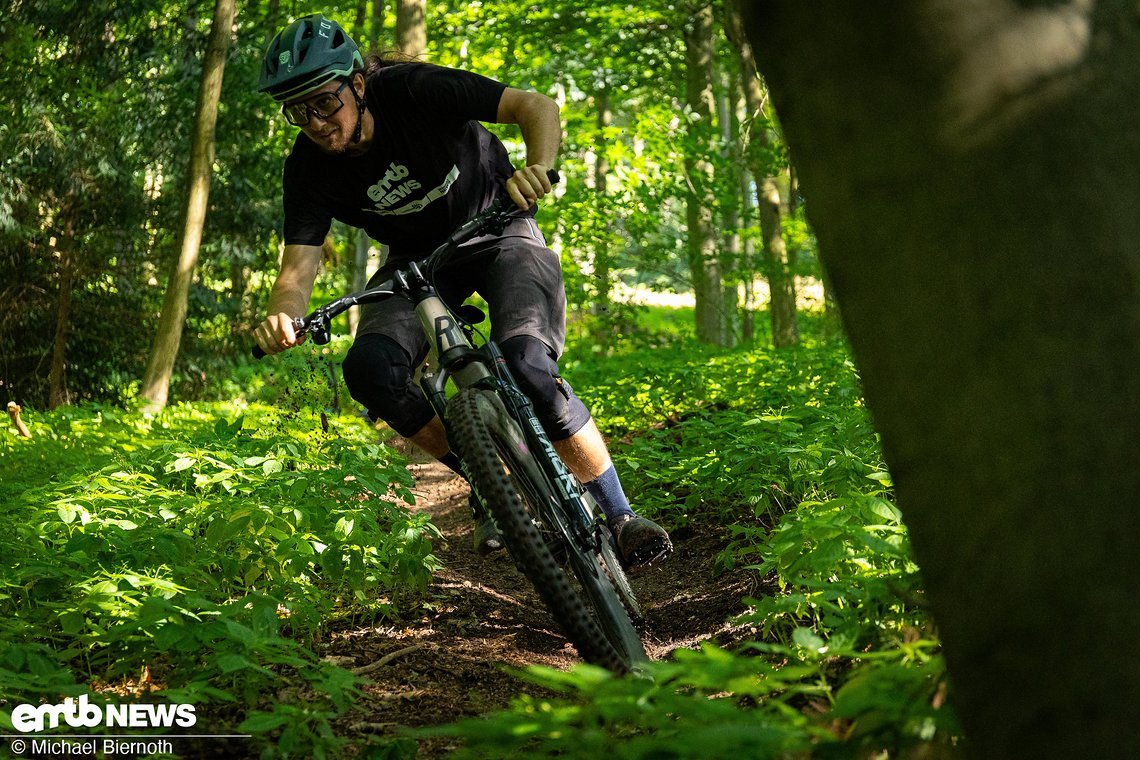 Dreck fliegen lassen geht mit dem File Plus super – das E-MTB setzt Impulse willig um
