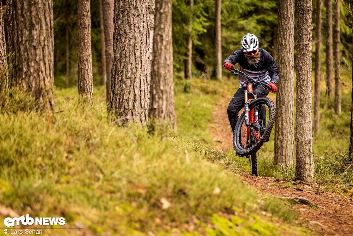 Natürlich weckt das Specialized Turbo Levo Gen3 den Spieltrieb unseres Test-Chefs