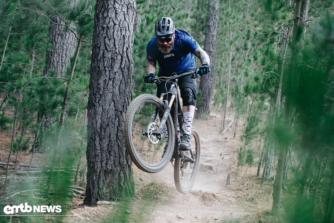 Dank des geringen Gewichts und des ausgewogenen Balancing haben wir jede Menge Spaß auf dem Trail