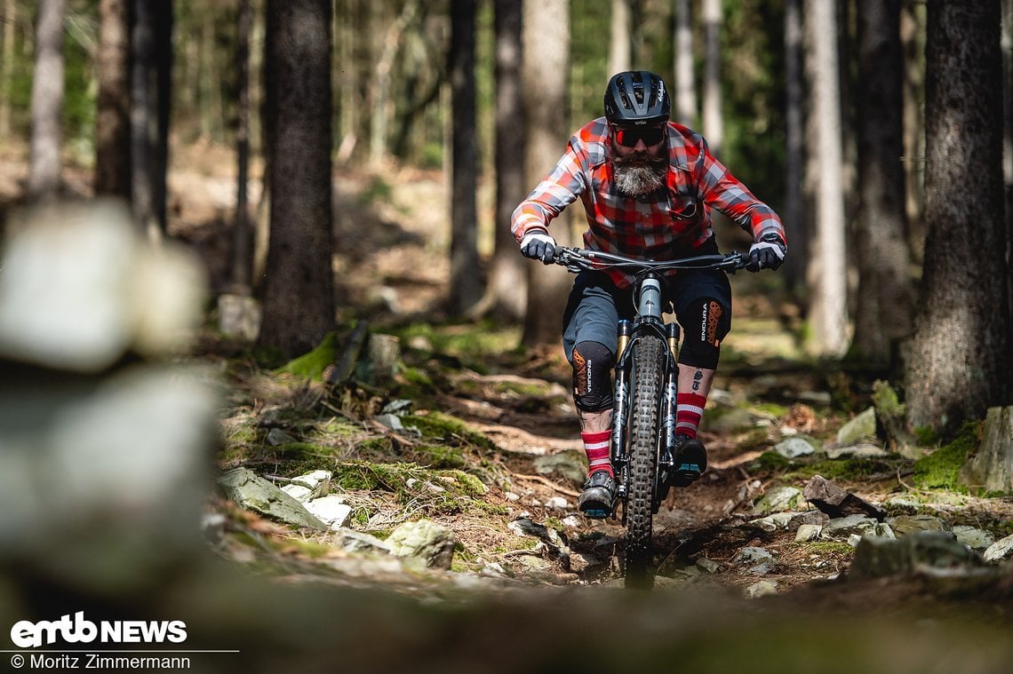 Steine und loses Geröll? Mit diesem E-MTB easy zu machen