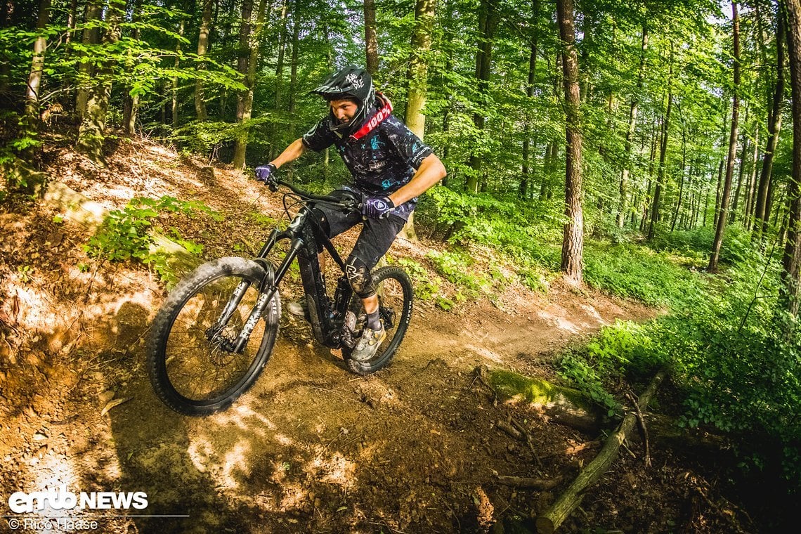 Dank steilem Sitzwinkel, langer Kettenstrebe und kraftvollem Bosch-Motor macht das Scott Ransom eRide 910 auch im Uphill viel Spaß