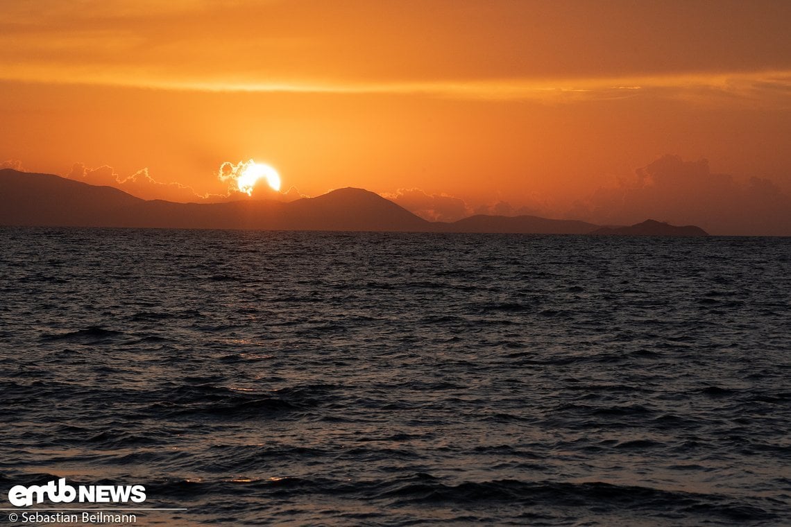 Sonnenuntergang über der Insel