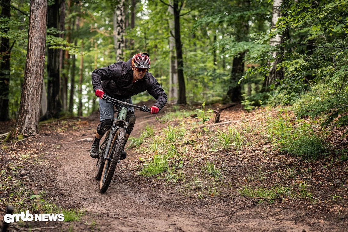 Auf einfachen Singletrails fühlt sich das Thron² pudelwohl