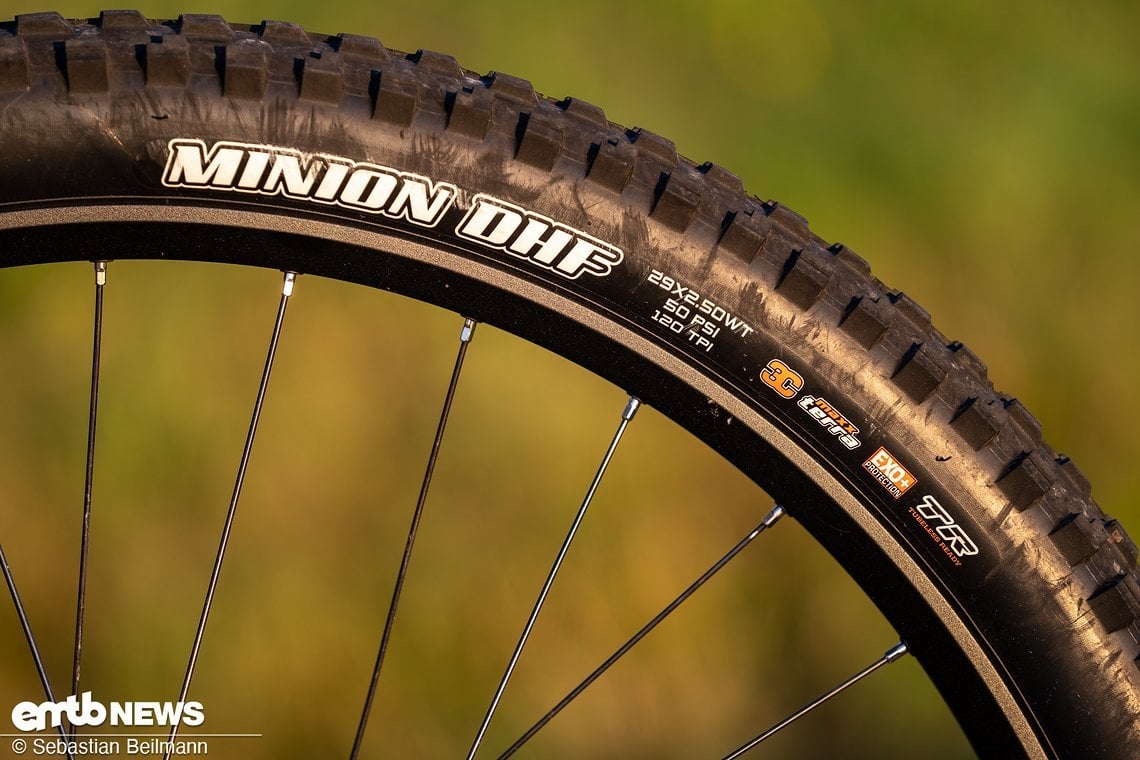 ... und 29″ großem Maxxis Minion DHF an der Front